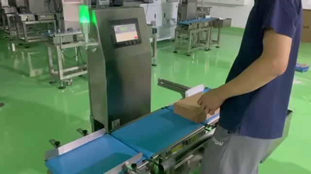 三色灯状态指示：产线远观即知设备状态